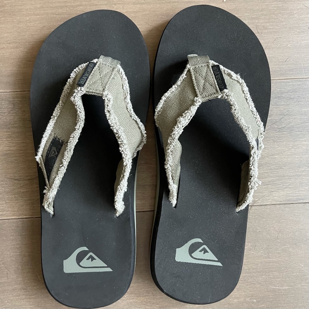 Men’s Quiksilver Flip Flops - NEW w/o tags - as 9